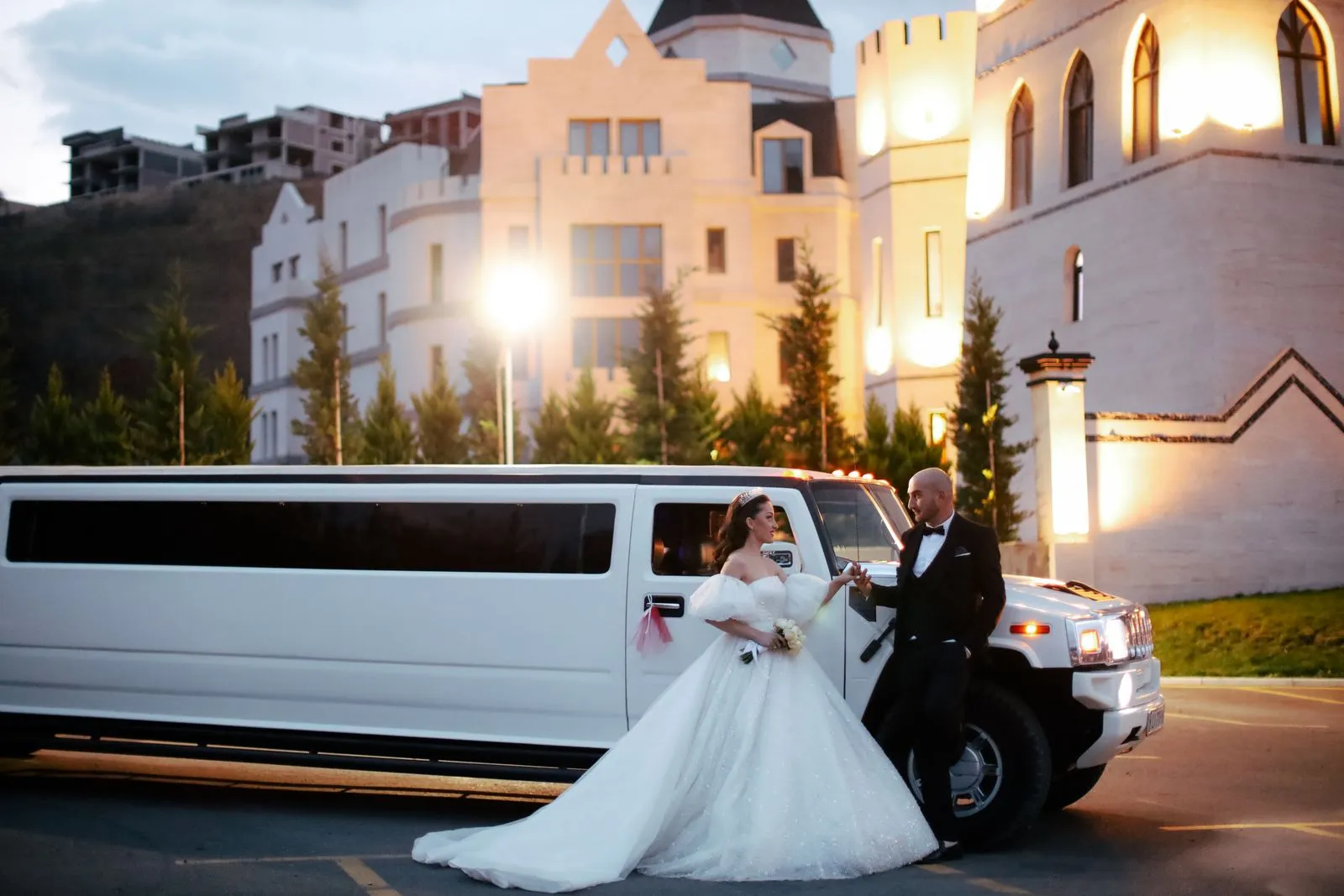 How Many Cars Do You Actually Need for Your Wedding Party?